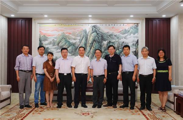 说明: //news.dwcyx.com/__local/8/E7/94/E1EAA0DE775B55BE6D460EF2F45_FE6D076B_23F44.jpg